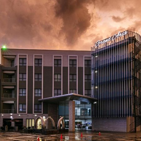 The Grand Aria Hotel And Conference Centre Габороне Екстериор снимка