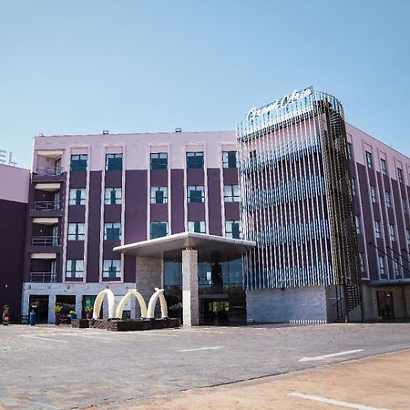 The Grand Aria Hotel And Conference Centre Габороне Екстериор снимка