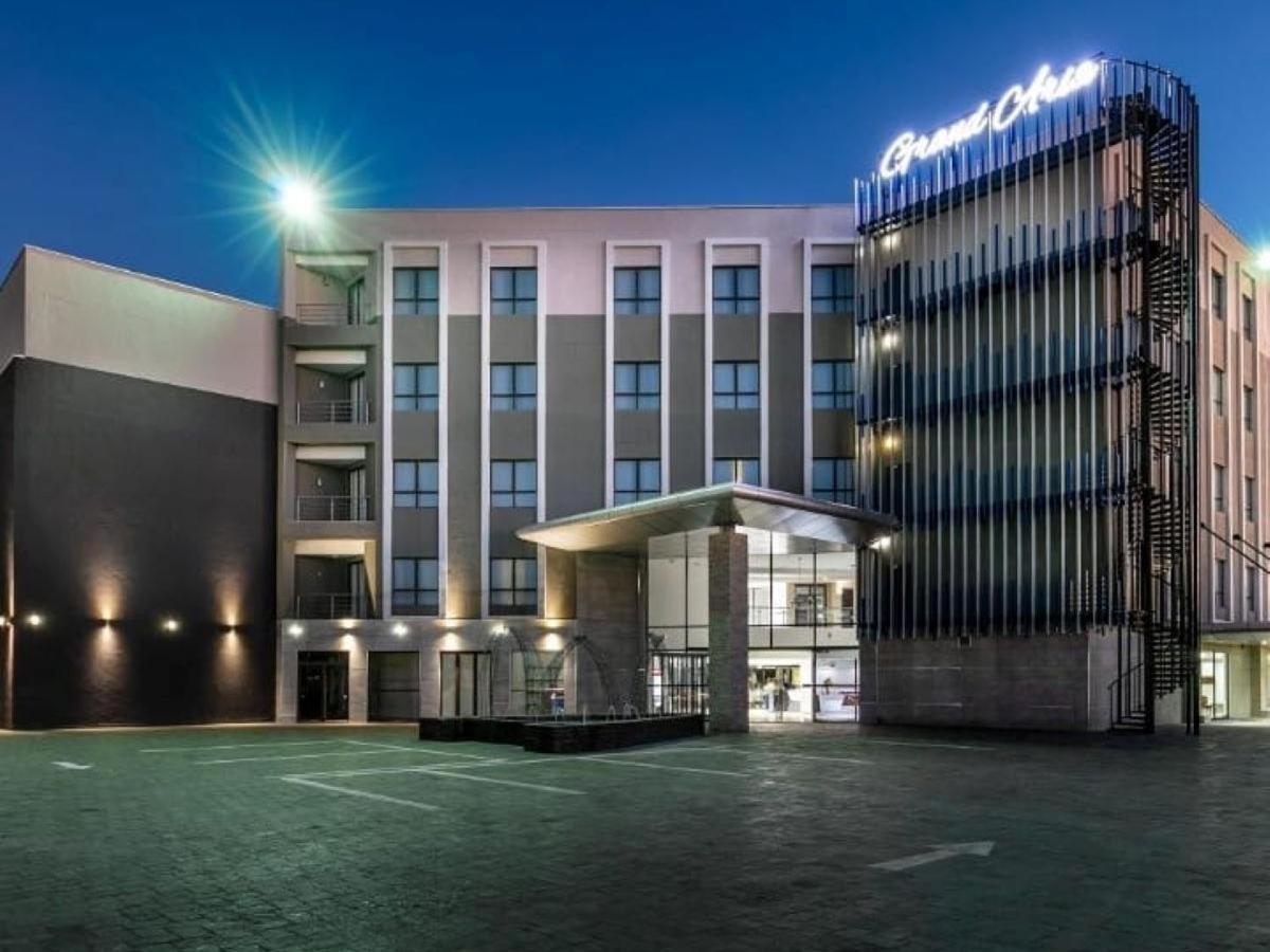 The Grand Aria Hotel And Conference Centre Габороне Екстериор снимка