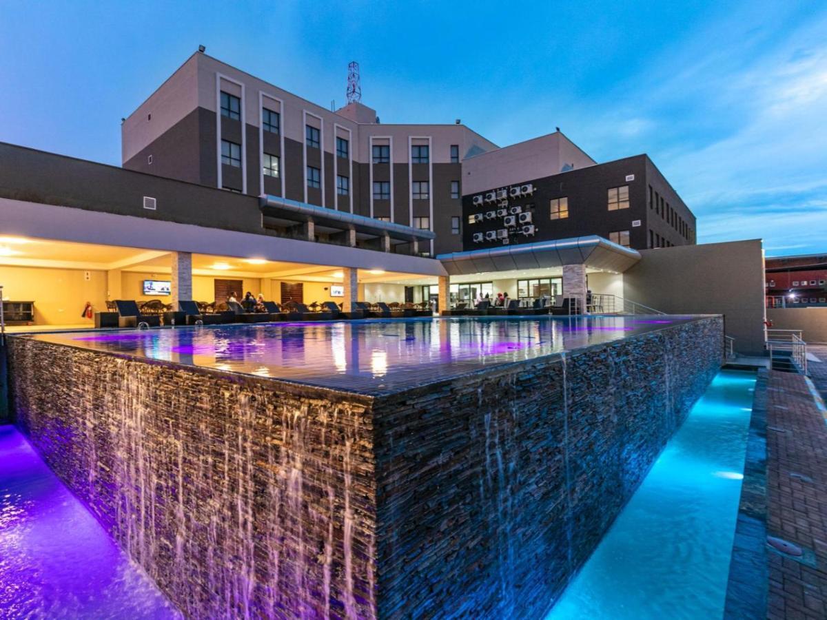 The Grand Aria Hotel And Conference Centre Габороне Екстериор снимка