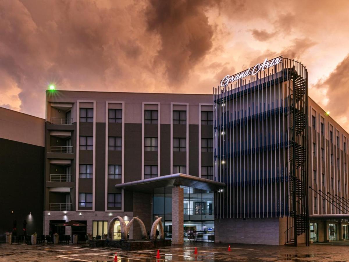 The Grand Aria Hotel And Conference Centre Габороне Екстериор снимка